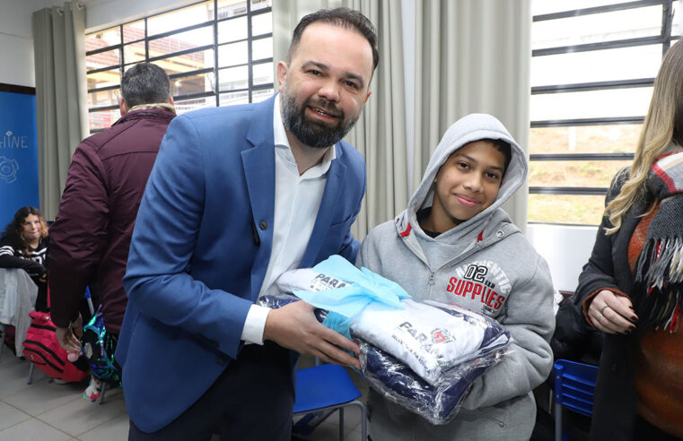 Estado vai distribuir uniformes para alunos de todas as 412 escolas de tempo integral