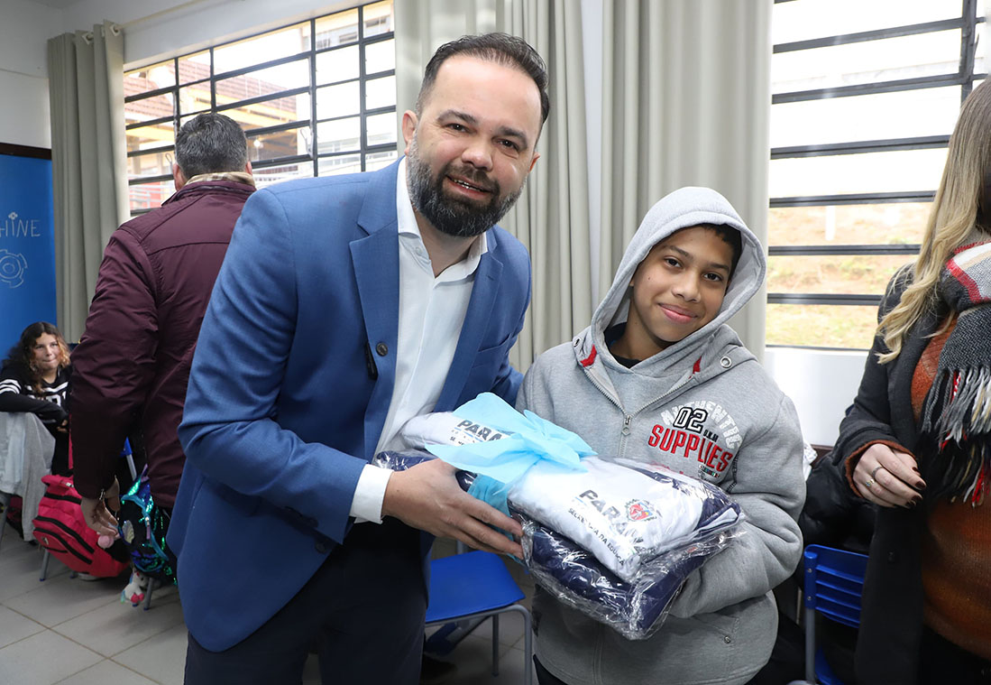 Estado vai distribuir uniformes para alunos de todas as 412 escolas de tempo integral